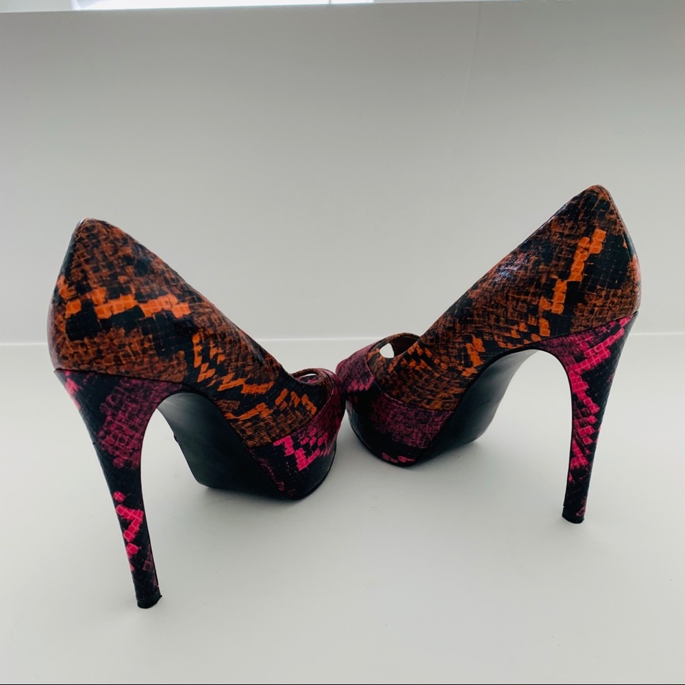 Guess women’s shoes - Picture 3 of 11